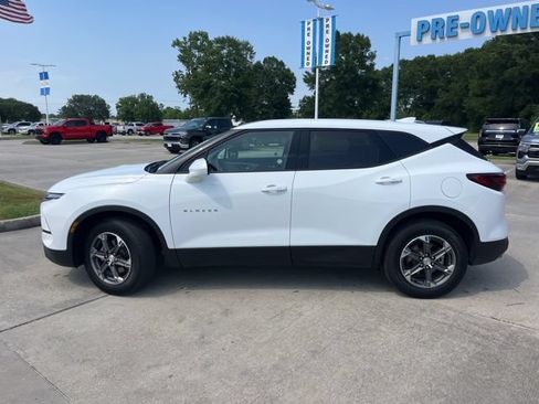 Used 2025 Chevrolet Blazer LT FWD image 3