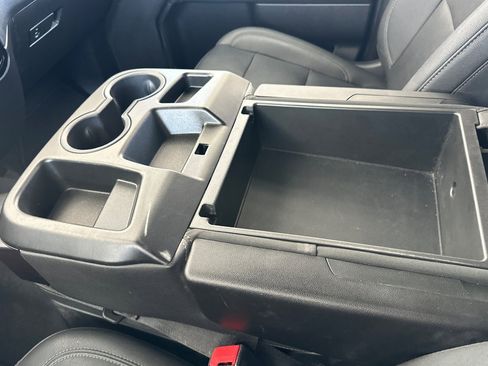 Used 2024 GMC Sierra 1500 SLT image 30