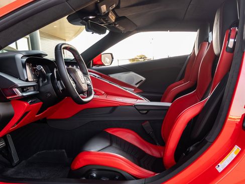 Used 2021 Chevrolet Corvette Stingray Premium Conv w/ Z51 Performance Package image 29