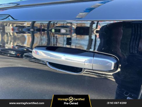 Used 2019 Cadillac Escalade Luxury w/ Escalade Sport Edition image 10