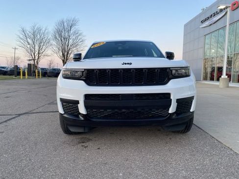 Used 2024 Jeep Grand Cherokee L Laredo AWD/4WD image 2