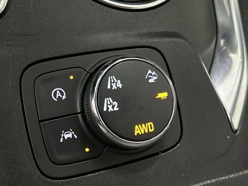Used 2023 Chevrolet Traverse LT w/ LT Premium Package AWD/4WD image 46