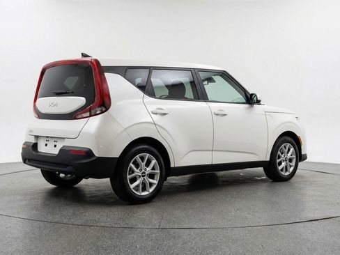 Used 2025 Kia Soul LX w/ LX Technology Package FWD image 9