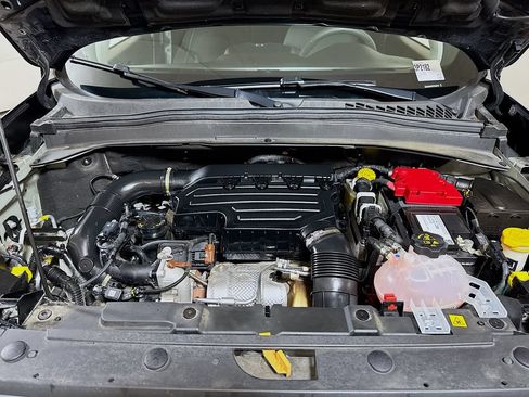 Used 2023 Jeep Renegade Latitude AWD/4WD image 26