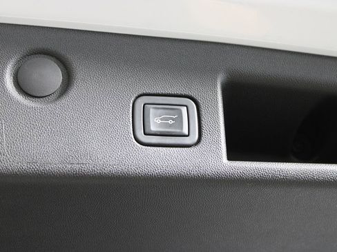 Used 2023 Chevrolet Equinox LT w/ Driver Convenience Package image 32