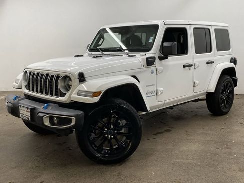 Used 2024 Jeep Wrangler Sahara AWD/4WD image 1