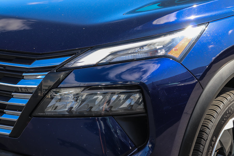 Used 2025 Nissan Rogue SV AWD/4WD image 8