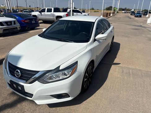 Used 2018 Nissan Altima 2.5 SV FWD image 3