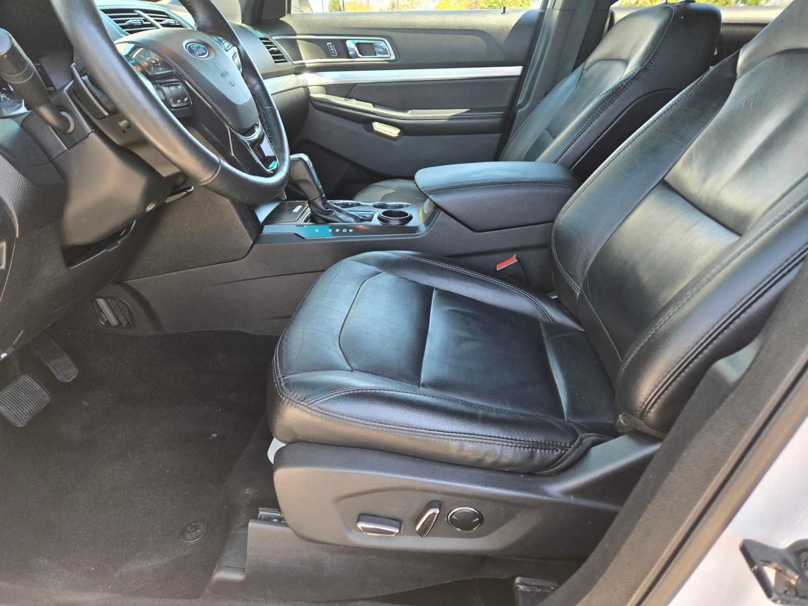 Used 2017 Ford Explorer XLT w/ Equipment Group 202A FWD image 12