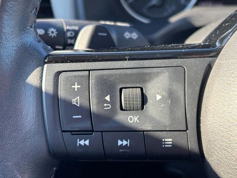 Used 2023 Nissan Rogue SL w/ SL Premium Package image 19