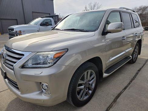 Used 2014 Lexus LX 570 4WD w/ Luxury Package image 2