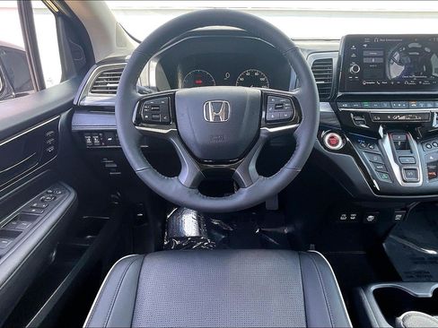 Used 2026 Honda Odyssey Elite image 6