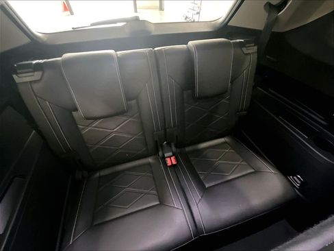 Used 2025 Volkswagen Atlas SE AWD/4WD image 17