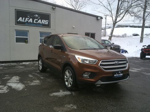 Used 2017 Ford Escape SE w/ SE Cold Weather Package image 3