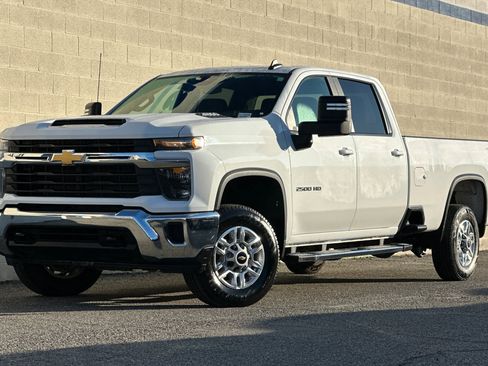 Used 2024 Chevrolet Silverado 2500 LT image 8