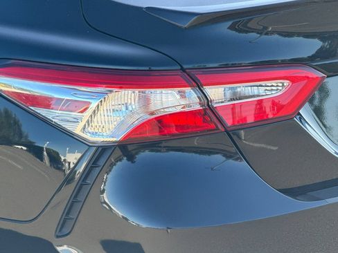 Used 2020 Toyota Camry SE w/ Blackout Package FWD image 44