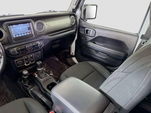Used 2019 Jeep Wrangler Unlimited Sahara AWD/4WD image 22