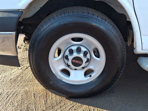 Used 2024 GMC Savana 2500 w/ Driver Convenience Package image 32