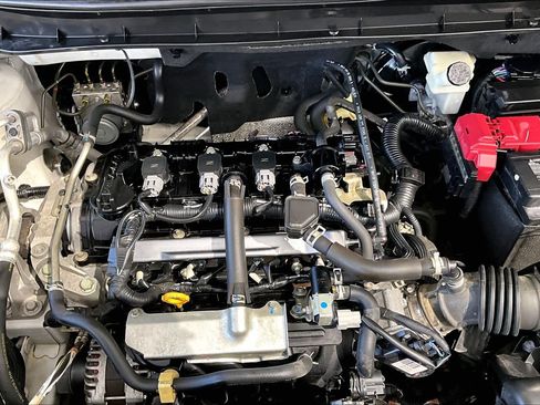 Certified 2020 Nissan Kicks SV FWD image 32