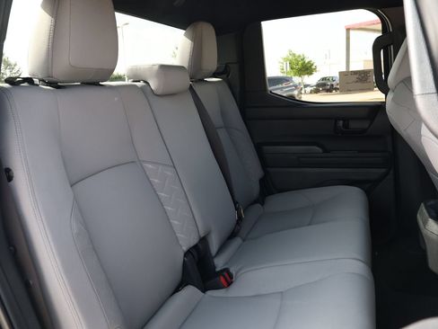 Used 2025 Toyota Tacoma SR5 AWD/4WD image 32