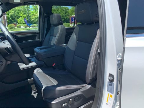 Used 2024 Chevrolet Tahoe High Country AWD/4WD image 13