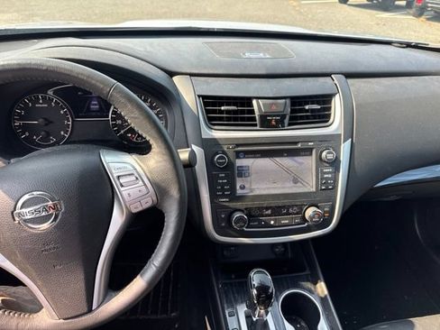 Used 2017 Nissan Altima 2.5 SL w/ 2.5 Technology Package FWD image 12