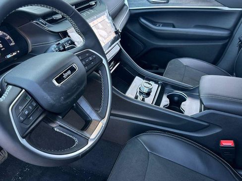 New 2026 Jeep Grand Cherokee Altitude image 10