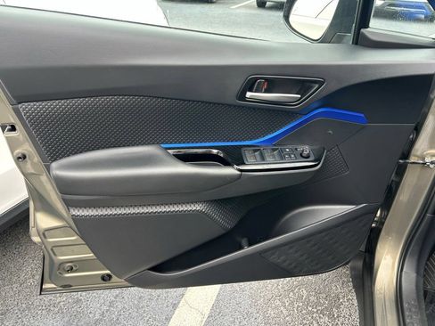 Used 2021 Toyota C-HR XLE FWD image 15