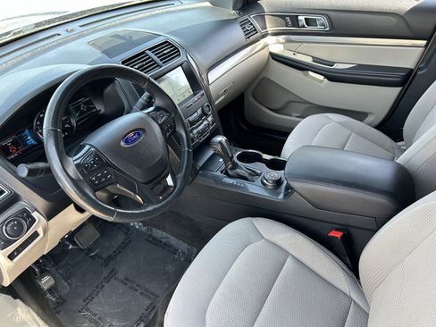 Used 2018 Ford Explorer XLT w/ Equipment Group 201A image 16