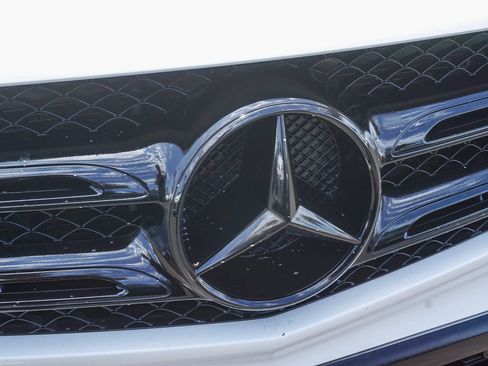 Used 2018 Mercedes-Benz GLC 300 4MATIC image 12