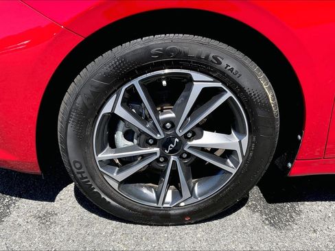 Used 2024 Kia Forte LXS w/ LXS Technology Package FWD image 10