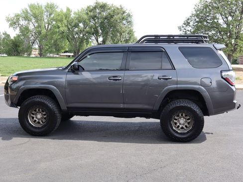 Used 2017 Toyota 4Runner SR5 AWD/4WD image 9