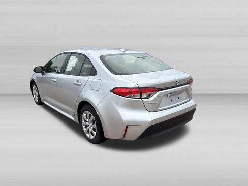 Used 2025 Toyota Corolla LE FWD image 6