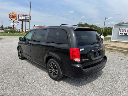 Used 2019 Dodge Grand Caravan SE FWD image 5