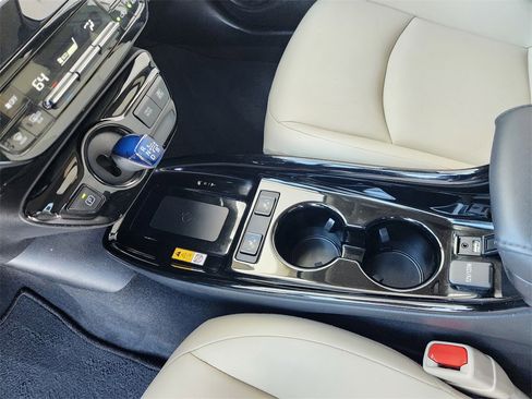 Used 2019 Toyota Prius XLE image 19