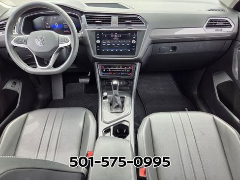 Used 2024 Volkswagen Tiguan SE w/ Panoramic Sunroof Package FWD image 16