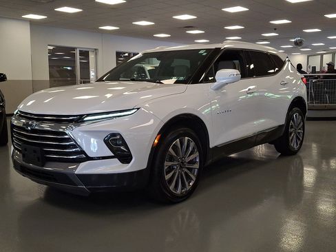 Used 2023 Chevrolet Blazer Premier w/ Driver Confidence II Package AWD/4WD image 3