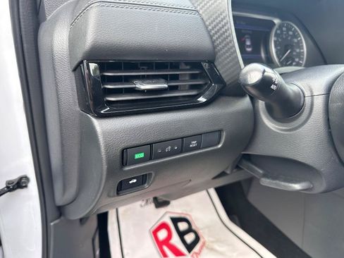 Used 2023 Nissan Sentra SV FWD image 9