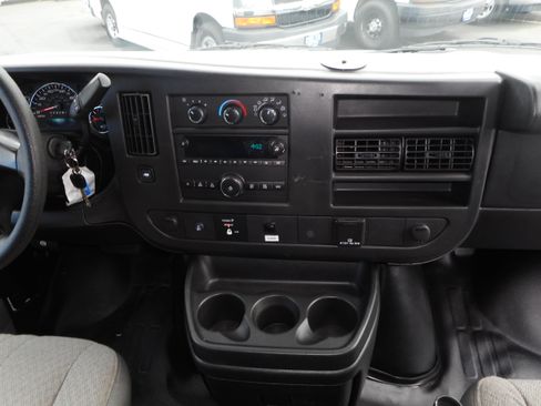 Used 2016 Chevrolet Express 2500 RWD image 24
