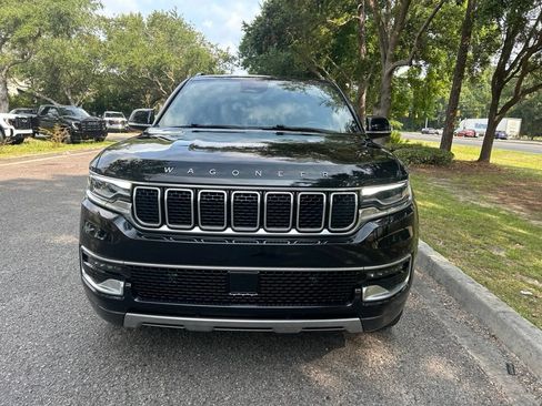 Used 2022 Jeep Wagoneer Series III w/ Premium Group I AWD/4WD image 3