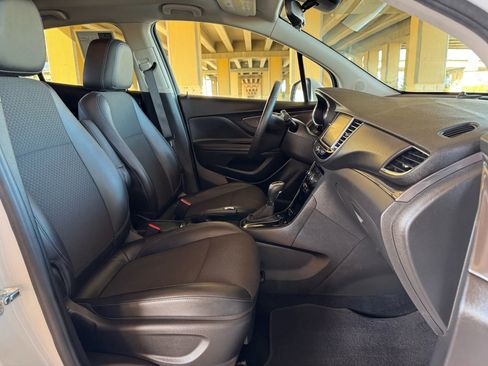 Used 2020 Buick Encore Preferred image 24