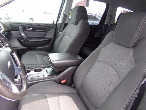 Used 2017 Chevrolet Traverse LT w/ Style and Technology Package AWD/4WD image 19