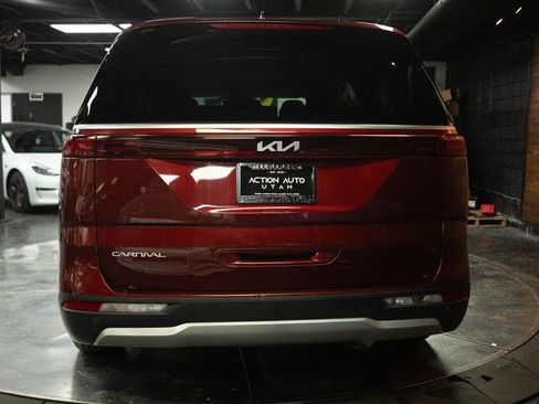 Used 2024 Kia Carnival LX image 6