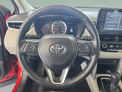 Used 2022 Toyota Corolla Cross LE w/ Moonroof Package FWD image 9