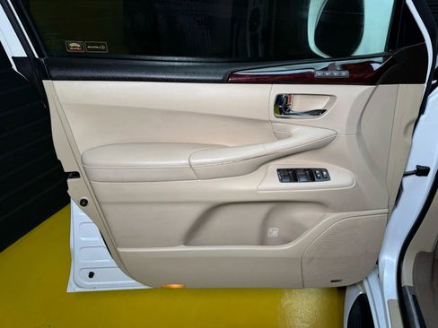 Used 2011 Lexus LX 570 4WD w/ Luxury Pkg image 33