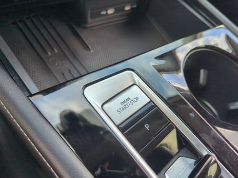 Certified 2025 Volkswagen Atlas SE image 29