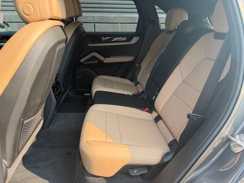 Certified 2026 Porsche Cayenne AWD/4WD image 18