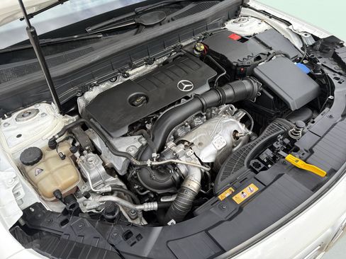 Used 2021 Mercedes-Benz GLB 250 4MATIC image 13