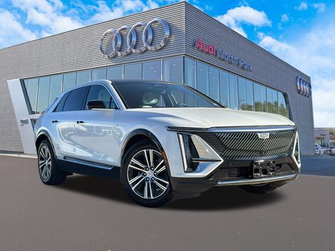 Used 2025 Cadillac Lyriq Luxury image 1