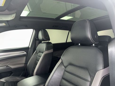 Used 2022 Volkswagen Atlas Cross Sport SEL R-Line image 15